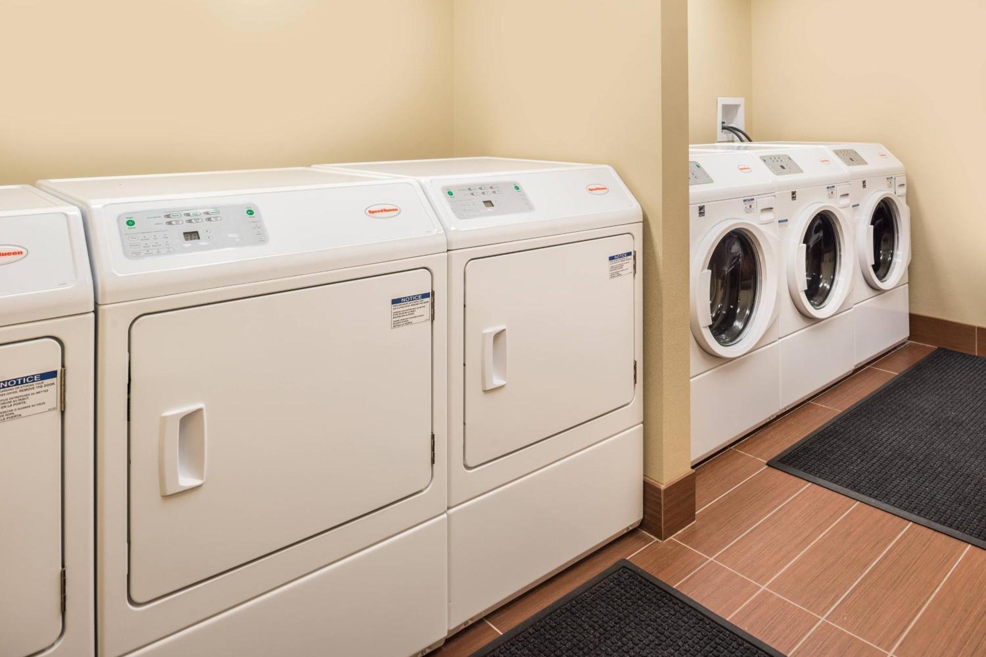 Towneplace Suites By Marriott New Hartford Eksteriør billede